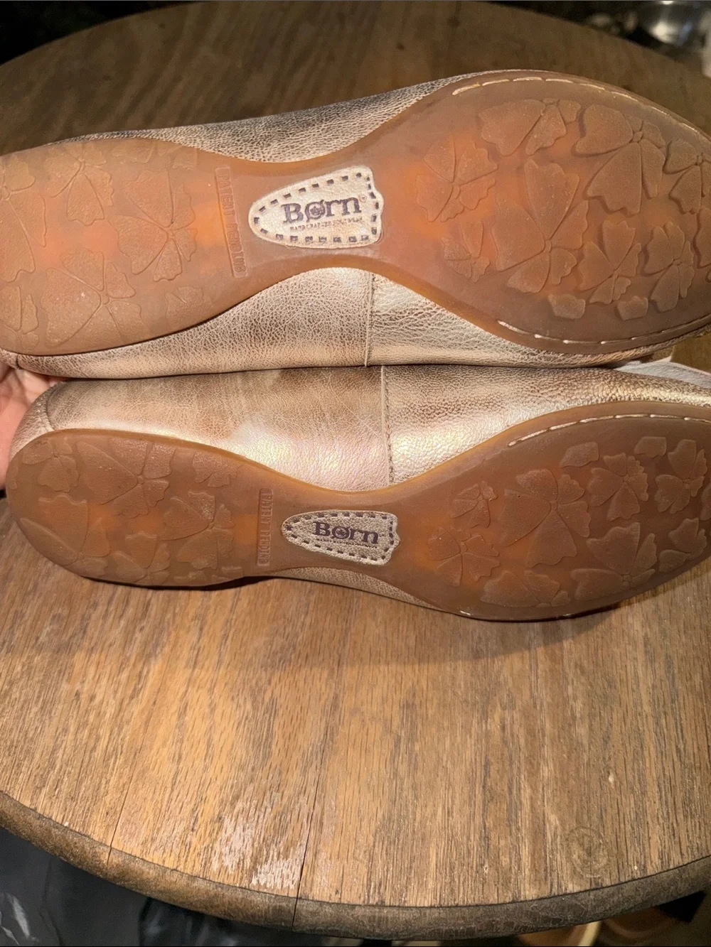 Born Leather Ballet Flats Gold Flower women’s size 6 - Picture 6 of 6